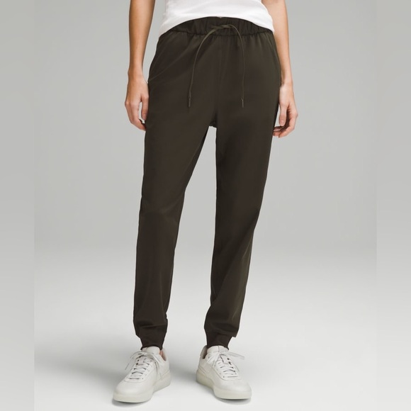 lululemon athletica Pants - Lululemon Army Green High Rise Joggers Size 4 Stretch Athletic Drawstring
